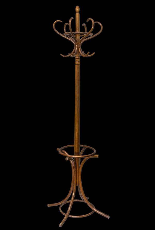 Comment fixer et installer efficacement des patères en bois sur différents types de murs ?