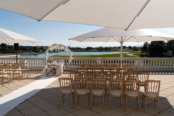 Recourir à une équipe professionnelle pour son lieu de cérémonie: une nécessité ou une obligation ?