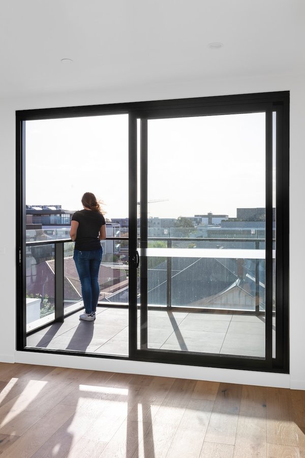 Les portes coulissantes : gain d'espace, design innovant et solutions pratiques